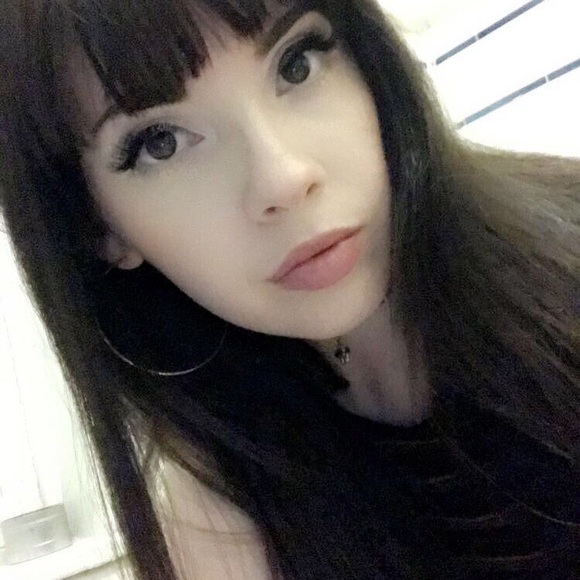 MEET YOUR POSHER - Picture 2 of 3